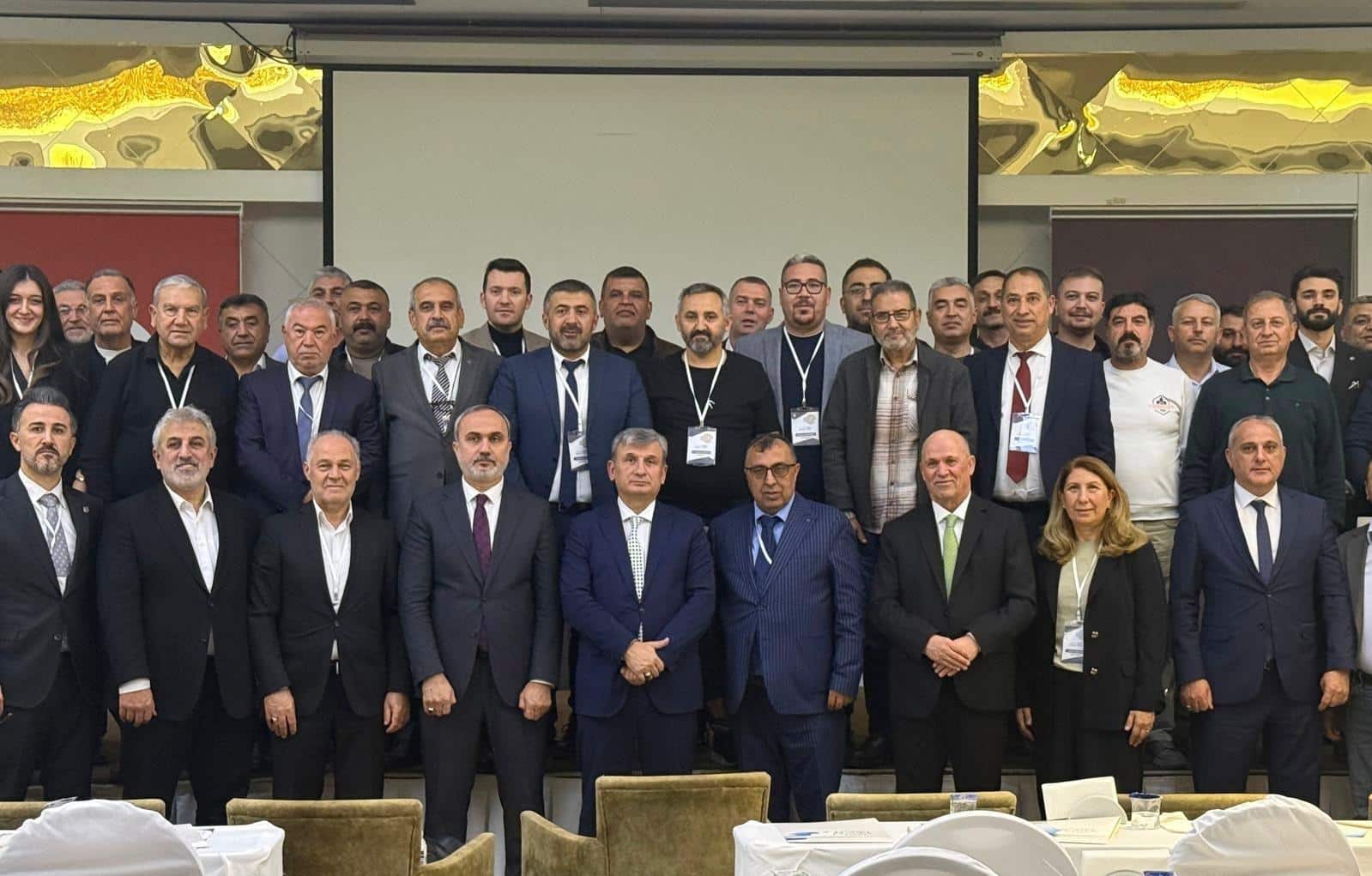 İş Makineleri ve Operatörlük Kursları Dayanışma Derneği Çalıştayı Afyonkarahisar'da gerçekleştirildi.